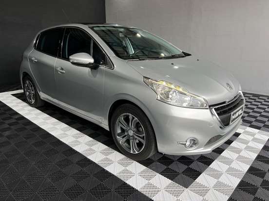 PEUGEOT-208-2016