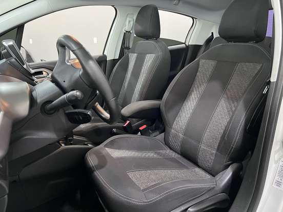 PEUGEOT-208-2017