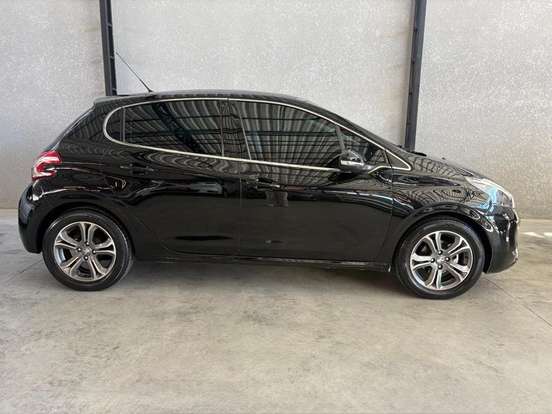 PEUGEOT-208-2013