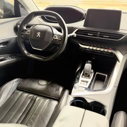 PEUGEOT-3008-2018