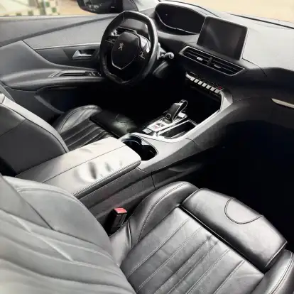 PEUGEOT-3008-2018