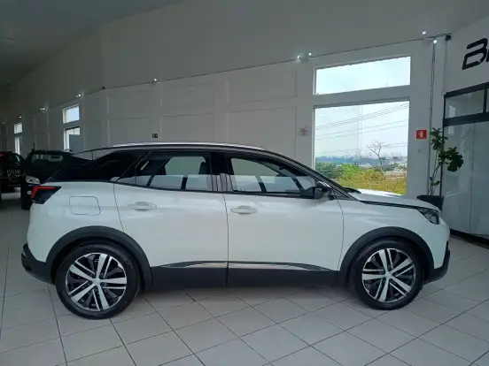 PEUGEOT-3008-2020