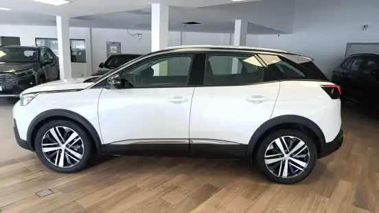 PEUGEOT-3008-2018