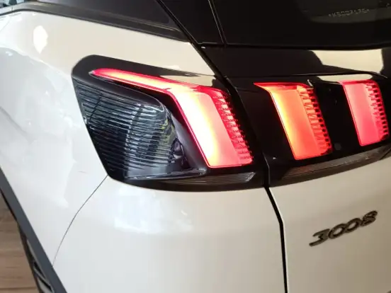PEUGEOT-3008-1.6 GRIFFE THP 16V GASOLINA 4P AUTOMÁTICO PEUGEOT-3008-2018