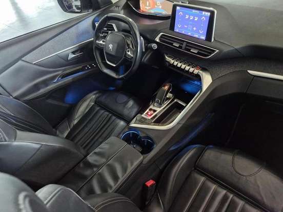 PEUGEOT-3008-2018