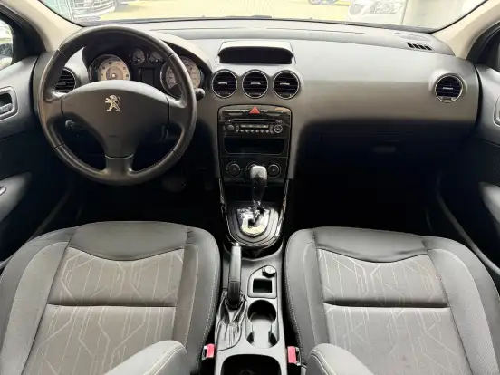 PEUGEOT-308-2018