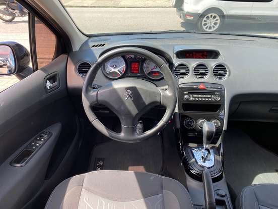 PEUGEOT-308-2018