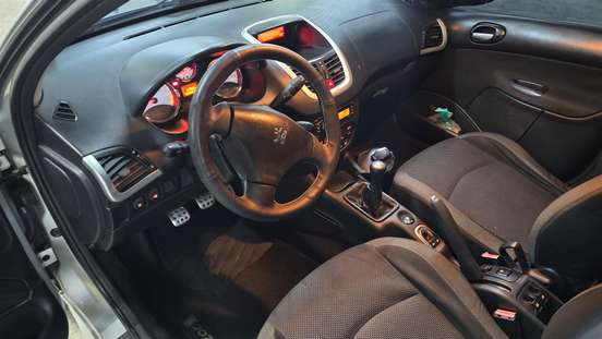 PEUGEOT-207-2011