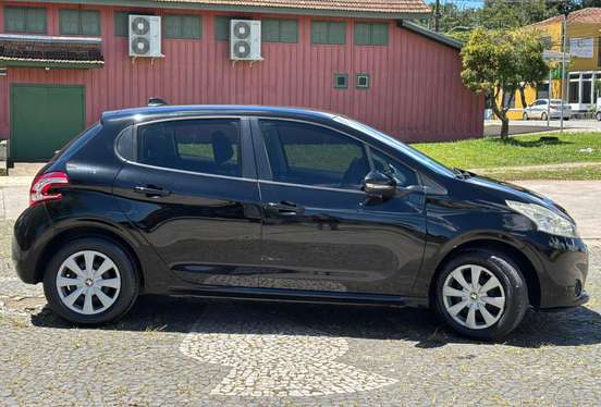 PEUGEOT-208-2013