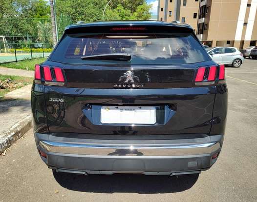 PEUGEOT-3008-2018