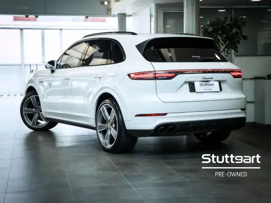 PORSCHE-CAYENNE-2023
