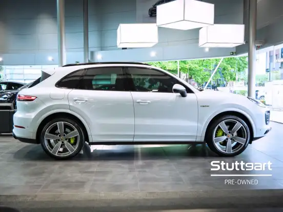PORSCHE-CAYENNE-2023