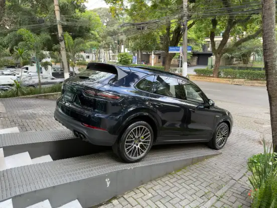 PORSCHE-CAYENNE-2023