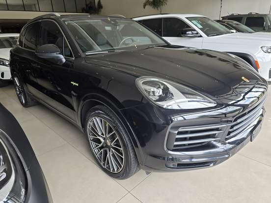 PORSCHE-CAYENNE-2021