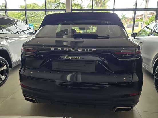 PORSCHE-CAYENNE-2021