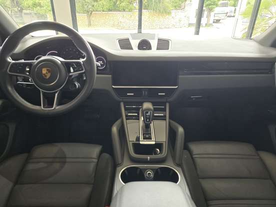 PORSCHE-CAYENNE-2021