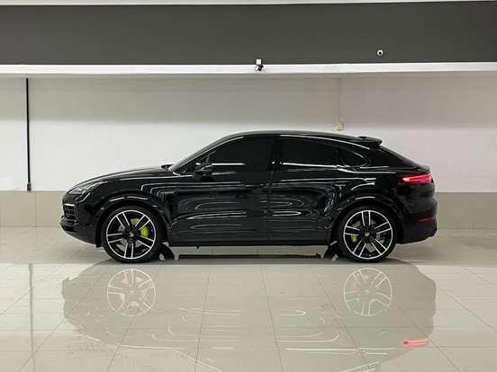 PORSCHE-CAYENNE-2022