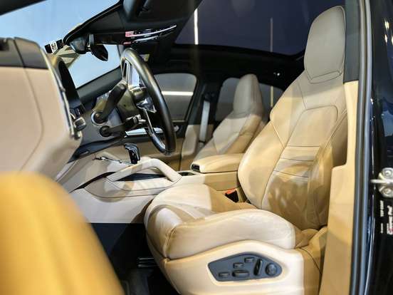 PORSCHE-CAYENNE-2022