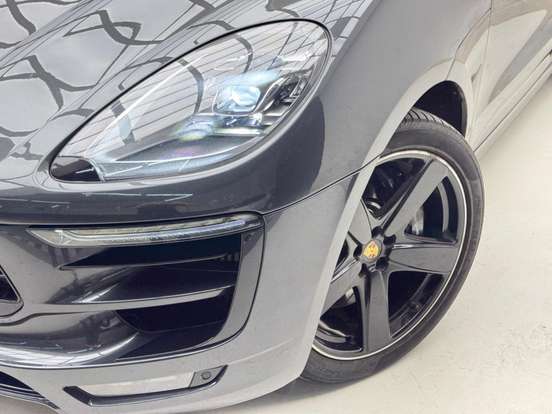 PORSCHE-MACAN-2017