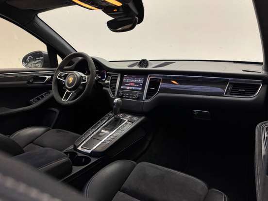 PORSCHE-MACAN-2017