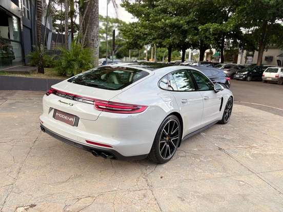 PORSCHE-PANAMERA-2020