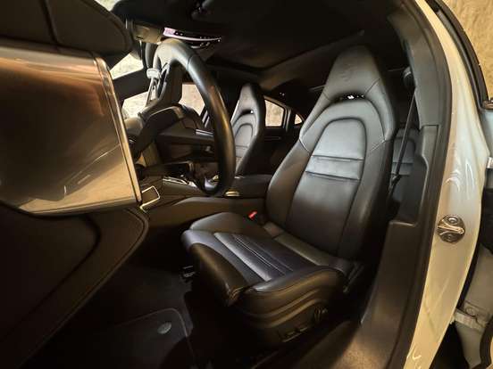 PORSCHE-PANAMERA-2023