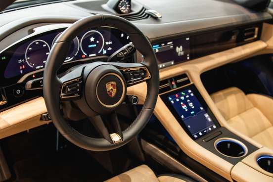 PORSCHE-TAYCAN-2025