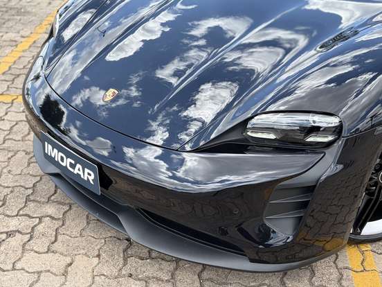 PORSCHE-TAYCAN-2022