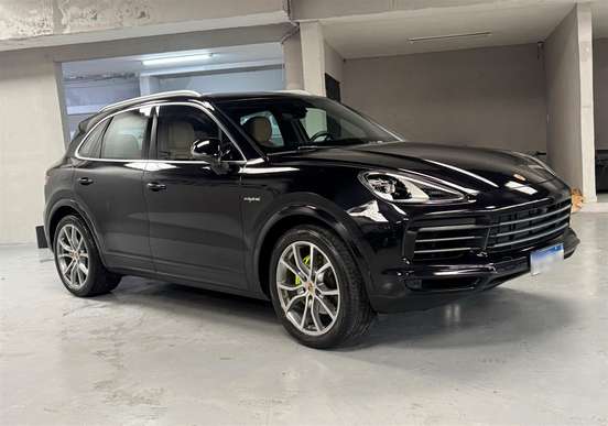 PORSCHE-CAYENNE-2020