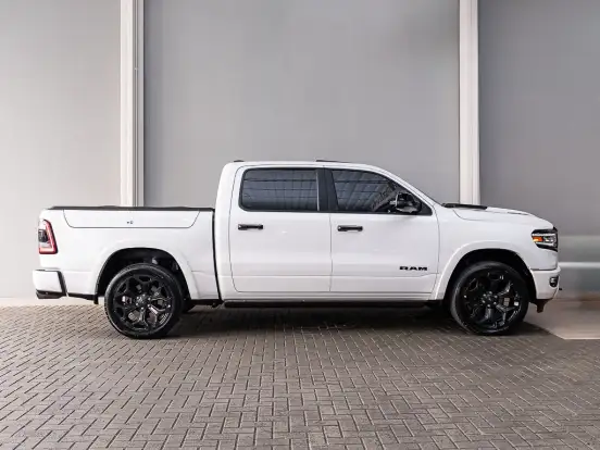 RAM-1500-5.7 V8 GASOLINA LIMITED NIGHT EDITION CD 4X4 AUTOMÁTICO RAM-1500-2023