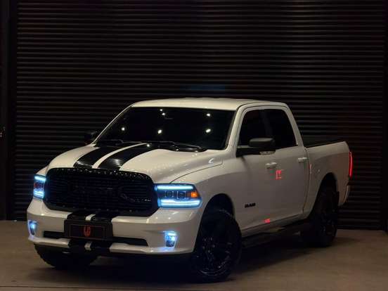 RAM-CLASSIC-5.7 V8 GASOLINA LARAMIE NIGHT EDITION CD 4X4 AUTOMÁTICO RAM-CLASSIC-2023