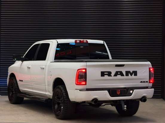 RAM-CLASSIC-5.7 V8 GASOLINA LARAMIE NIGHT EDITION CD 4X4 AUTOMÁTICO RAM-CLASSIC-2023