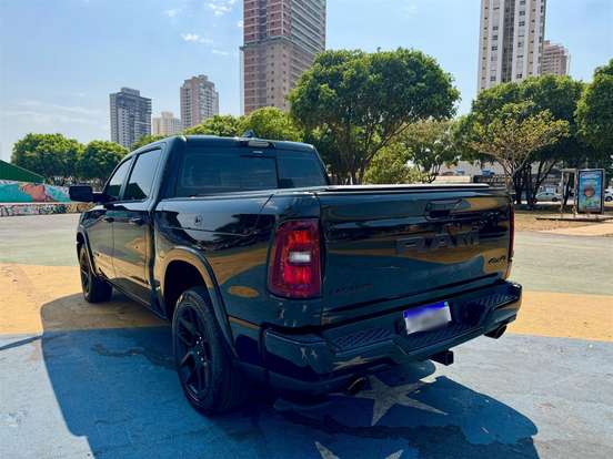 RAM-1500-3.0 HURRICANE 6 BITURBO GASOLINA LARAMIE NIGHT EDITION CD 4X4 AUTOMÁTICO RAM-1500-2024