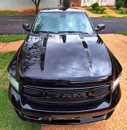 RAM CLASSIC 5.7 V8 GASOLINA LARAMIE NIGHT EDITION CD 4X4 AUTOMÁTICO