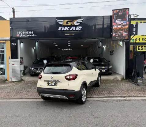 RENAULT-CAPTUR-2017