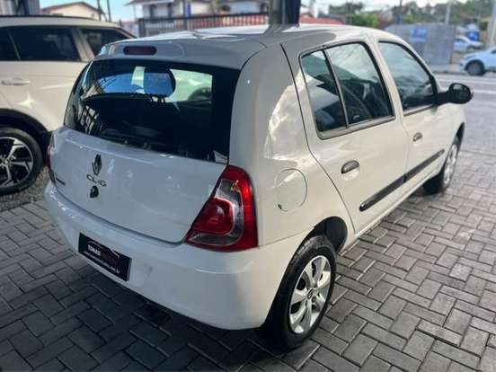RENAULT-CLIO-2013