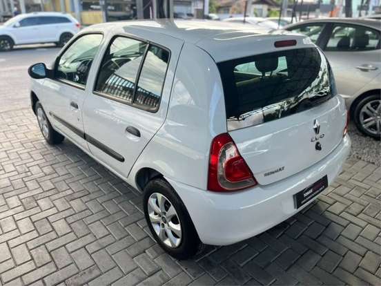 RENAULT-CLIO-2013