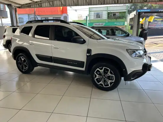 RENAULT-DUSTER-2023