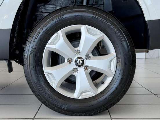 RENAULT-DUSTER-2023