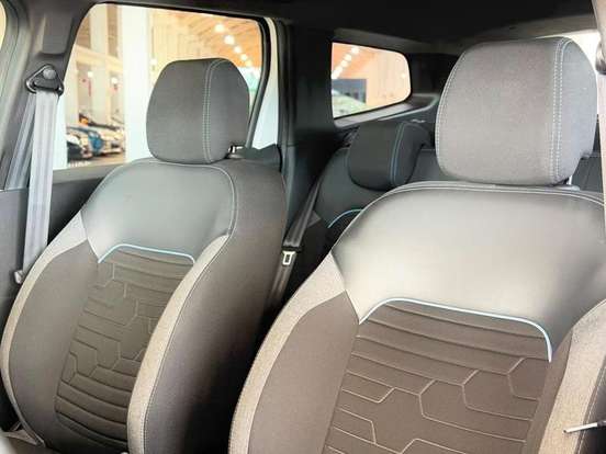 RENAULT-DUSTER-2023