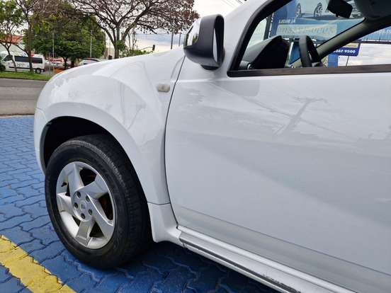 RENAULT-DUSTER-2014
