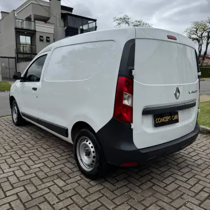RENAULT-KANGOO-2024