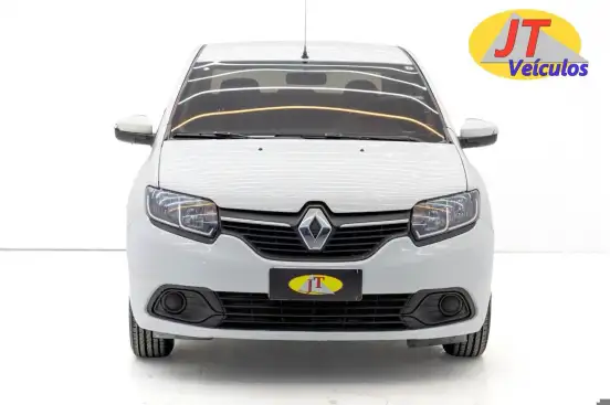 RENAULT-LOGAN-2018