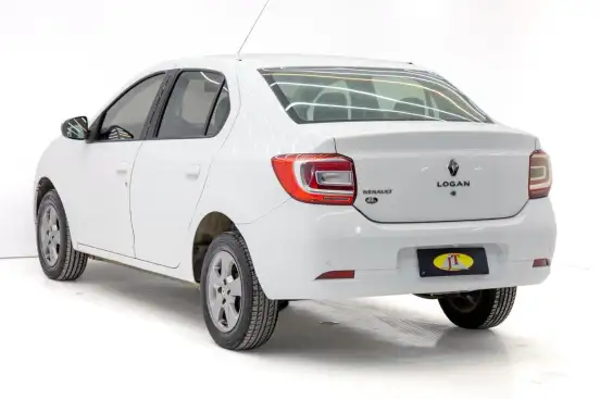 RENAULT-LOGAN-2018