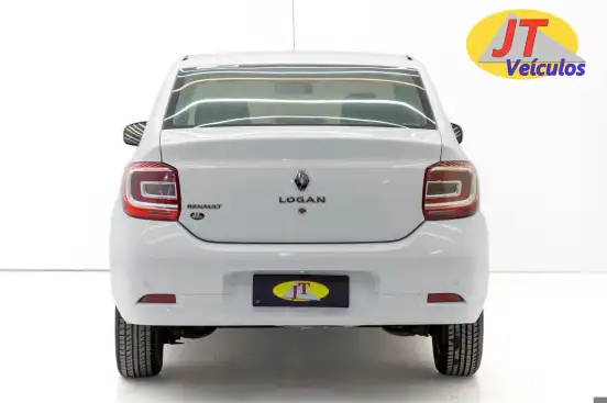 RENAULT-LOGAN-2018