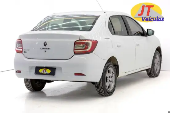 RENAULT-LOGAN-2018