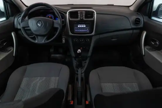RENAULT-LOGAN-2018