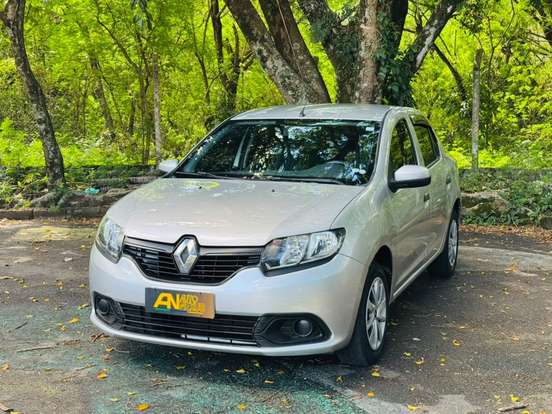 RENAULT-LOGAN-2017
