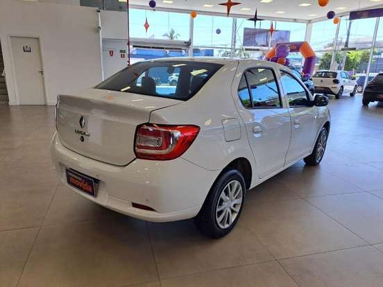 RENAULT-LOGAN-2024