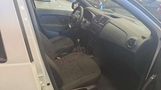RENAULT-LOGAN-2024